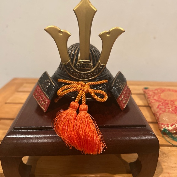 VINTAGE JAPANESE CAST IRON SAMURI WARRIOR KABUKO ARMOR HELMET REPLICA - Picture 9 of 13